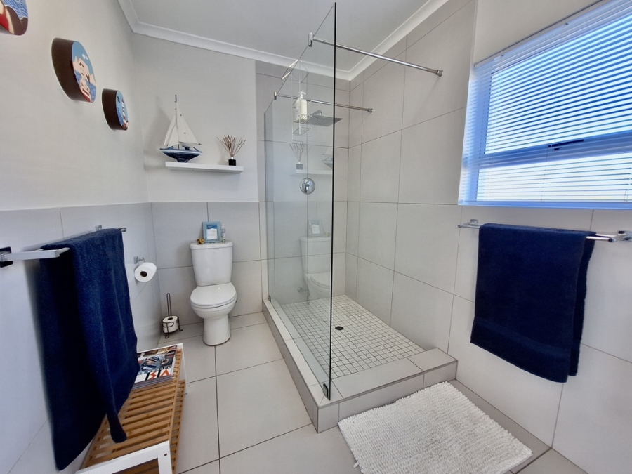 To Let 5 Bedroom Property for Rent in Pearl Bay Western Cape